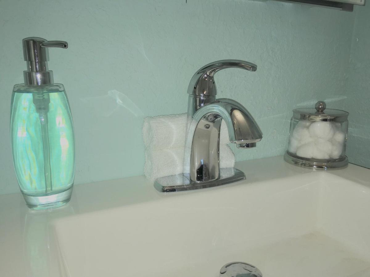 Coastal Studio Escape! North North Naples エクステリア 写真